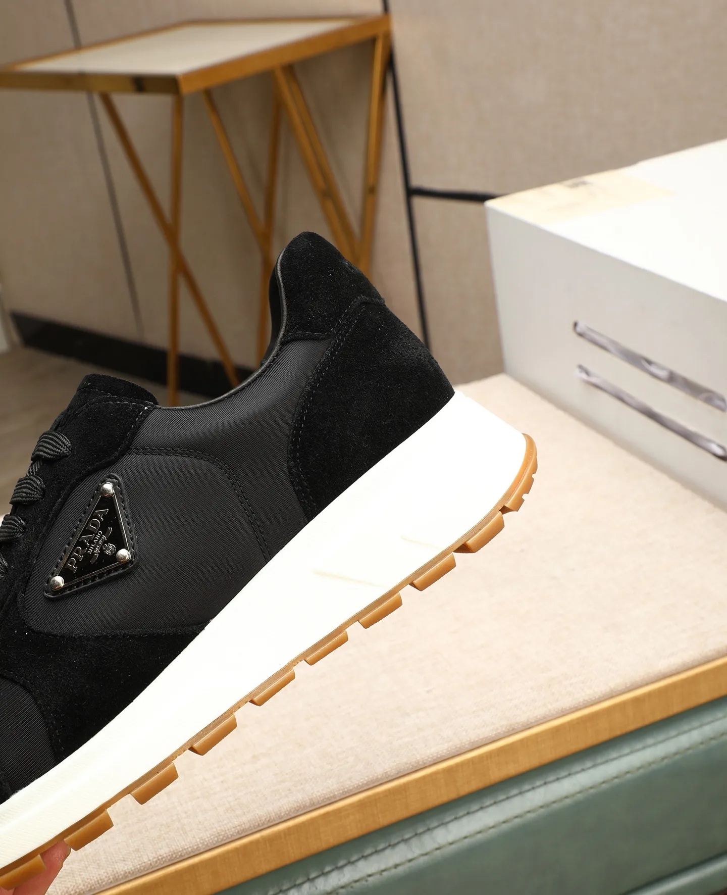 Men's shoes 💰600 Top quality New hot models on the official website, timeless for a century, 🆘 Trendy brand (Prada) mainly promotes hot models, avant-garde and versatile fashion men's shoes private version molding, cowhide surface splicing 1:1 oil edge treatment... fashionable and simple, original imported cowhide lining cowhide feet; the atmosphere and personality are more fashionable, eye-catching and pursuing class, it will subvert the old idea and be a must-have for fashion trendsetters with you! Must keep it for yourself! High-end comfort, high-end quality workmanship. Size: 38-44 Various colors available. full package